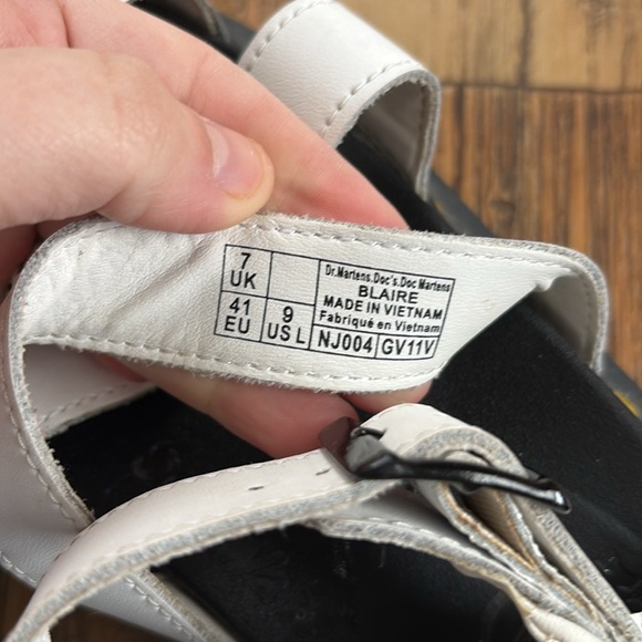 Dr Martens Blaire Quad White Hydro Leather Sandals Womans Size 9 - Picture 6 of 6
